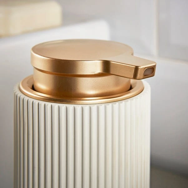 Modern Luxe Ribbed Resin Soap Dispenser 2 Modern Luxe Ribbed Resin Soap Dispenser - Image 2